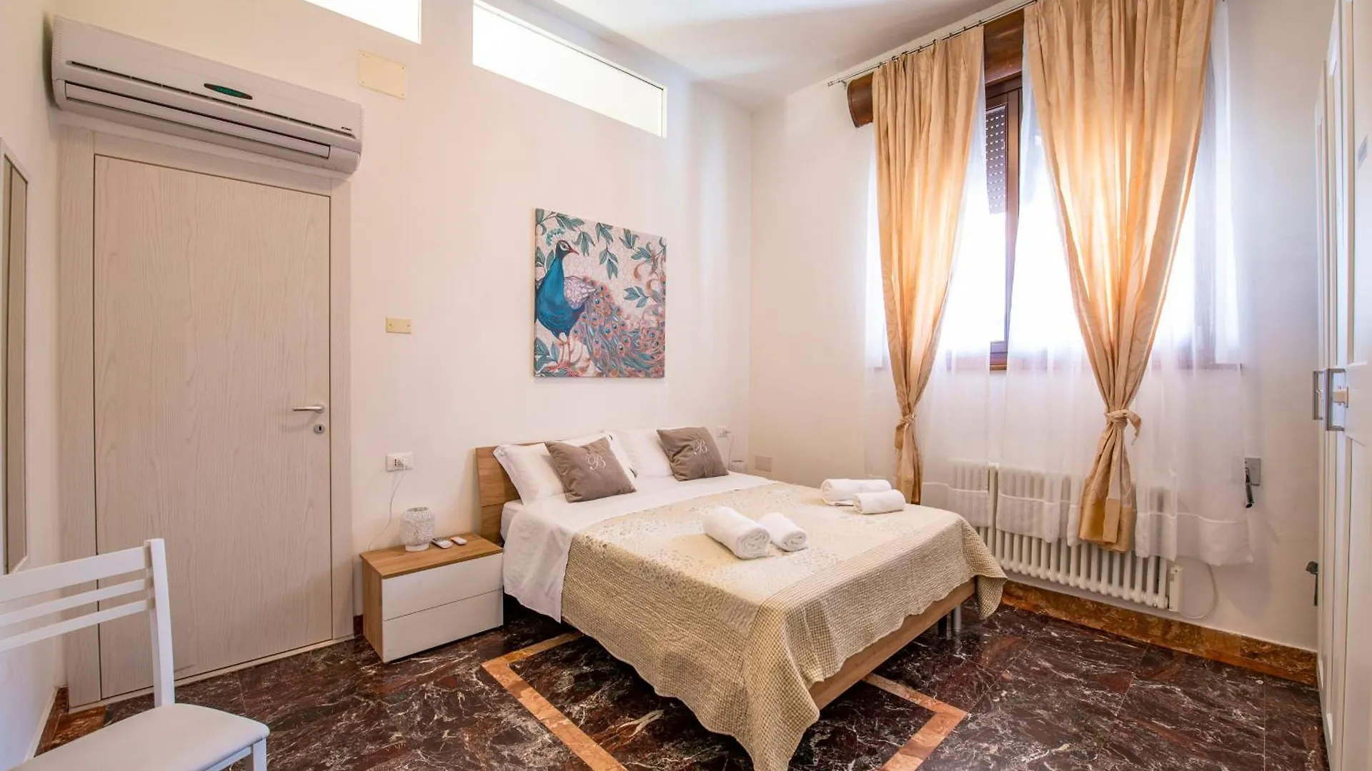 Arena Suite Garibaldi Verona Centro 0*,